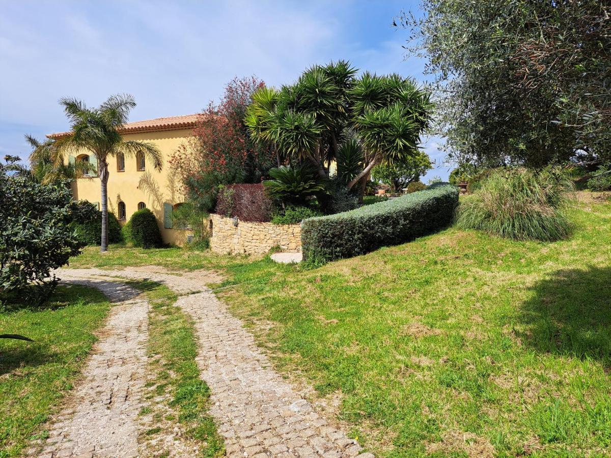 Rez De Jardin Villa Presqu'Ile De Giens Hyères Exterior foto